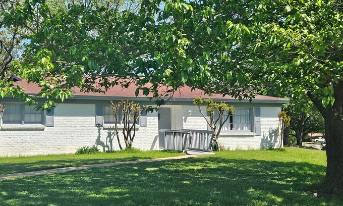 Fort Worth House | 3-bedroom house in beautiful Fort Worth with WiFi, AC