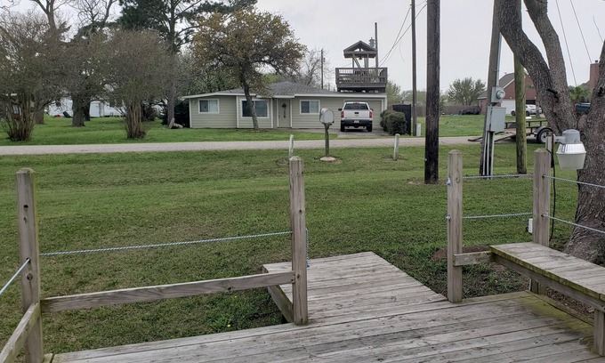 Palacios House | 3 Bedroom House on the Water with lighted Fishing Pier