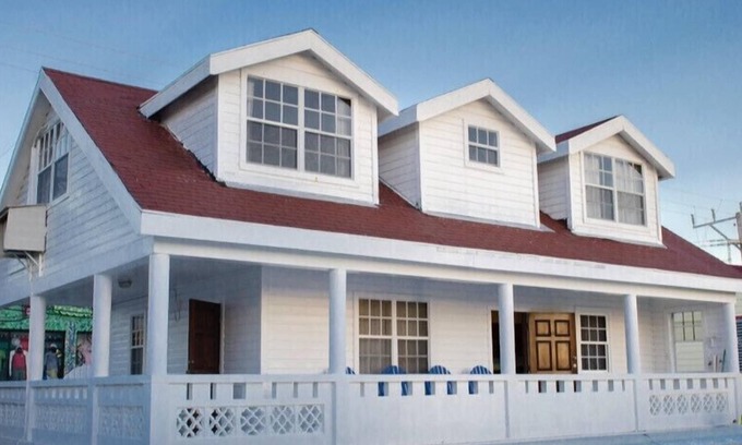 San Pedro House | 3 bedroom house (town center, steps always from the beach)