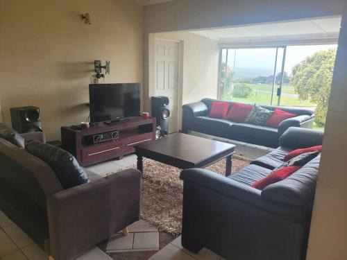 Wavecrest House | 3 bedroom house with parking
