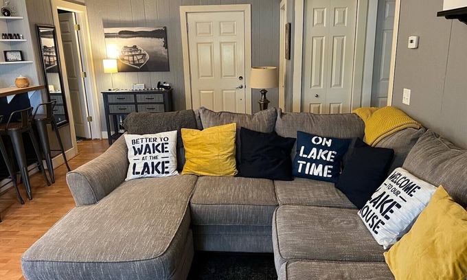 Montello House | 3 bedroom lake house & pool, only 35 min. to Wisconsin Dell and Cascade Mountain