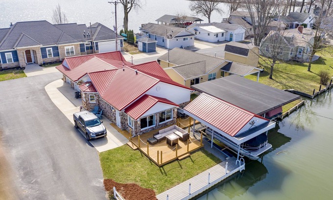 Russells Point House | 3-Bedroom Lakefront Home with Dock, Kayaks, & SUP!