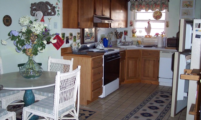 Noyack House | 3 Bedroom Lovely HAMPTON Home near Swimming Beach!