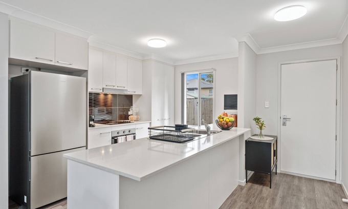 North Booval House | 3 Bedroom Modern Townhouse Ipswich