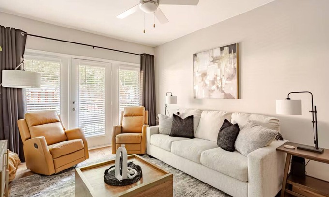 Downtown Oklahoma City Apartment | 3-bedroom Modern apartment in downtown Bricktown with 24/7 gym and pool