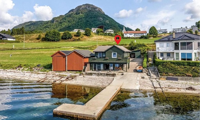 Vindafjord Apartment | 3 Bedroom Nice Apartment In Sandeid