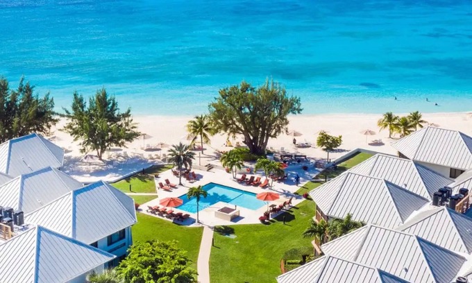 Seven Mile Beach Condo | 3-Bedroom Oceanview Condo + Pool Directly on Seven Mile Beach