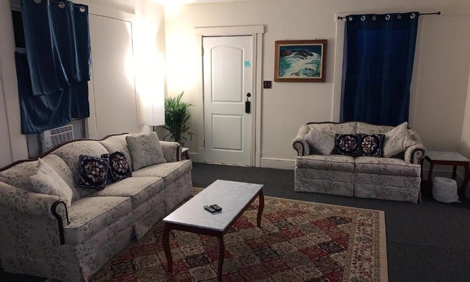 Charlton Heights Apartment | 3 bedroom one bathroom townhouse - 20B Elm street Charlton Heights WV 25040