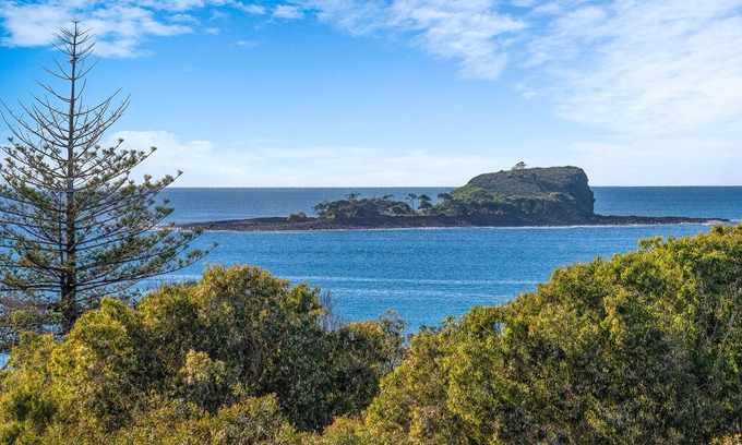 Mudjimba Apartment | 3 Bedroom Penthouse Apartment with a Private Rooftop Spa