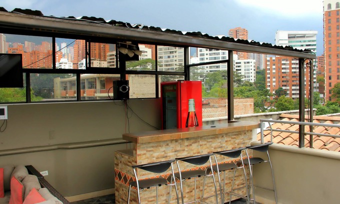 Zona Rosa Apartment | 3 Bedroom PH Roofdeck, Ac, Hot Tub, 3 Blocks To Park Lleras