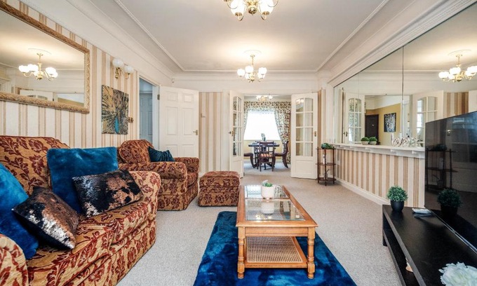 Basildon Apartment | 3 Bedroom Steeple Hill House