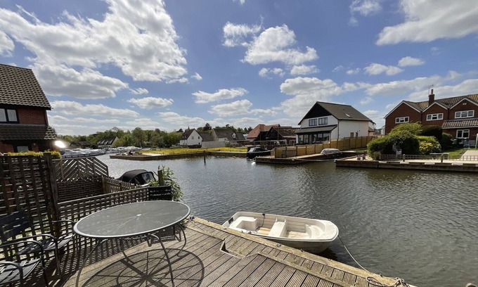 Hoveton Cottage | 3 Bedroom Swan Cottage In Wroxham, Norfolk, Norfolk Broads, England