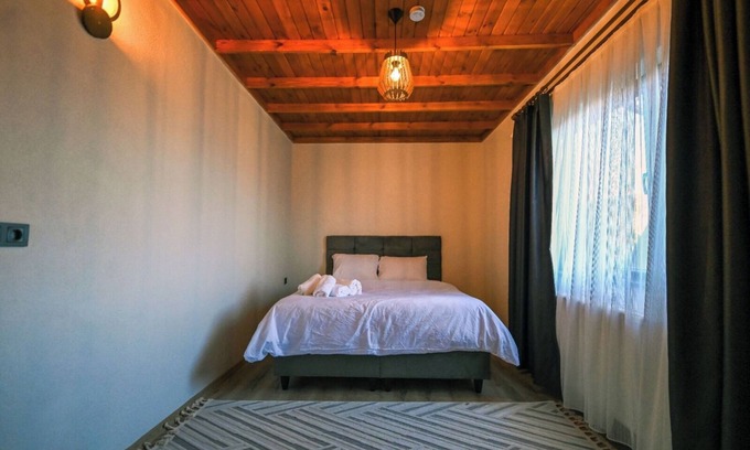 Serdivan Villa | 3-bedroom villa in lovely Serdivan with AC, WiFi