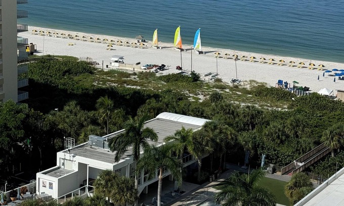 Marco Island Villa | 3-bedroom villa in Marriotts Crystal shore on the beach at fabulous Marco Island