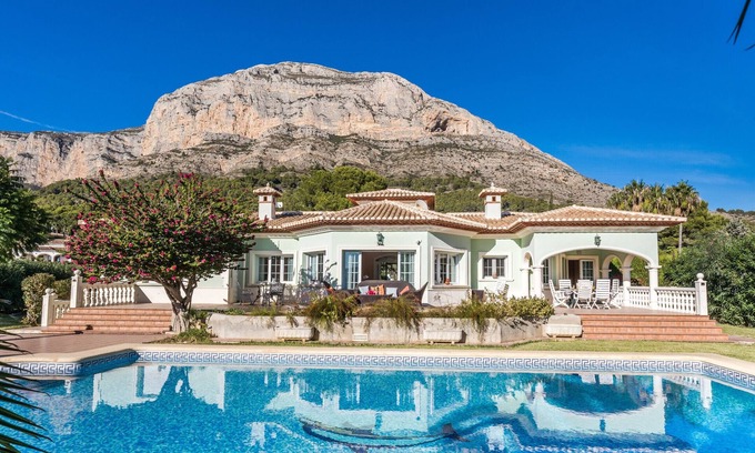 Montgo de Toscamar Villa | 3 Bedroom Villa with Landscaped Gardens