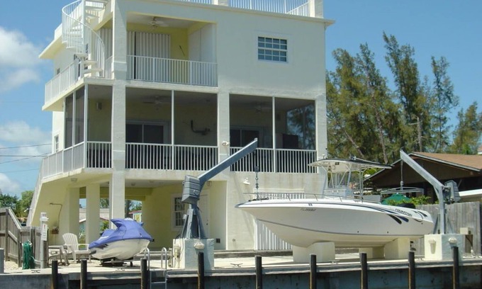 Sexton Cove Estates House | 3-bedroom Waterfront Home in Key Largo with Dock