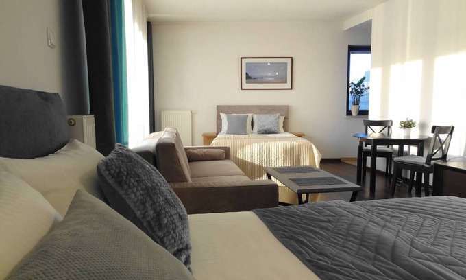 Wola Apartment | 3 bedrooms, 7 bunk beds