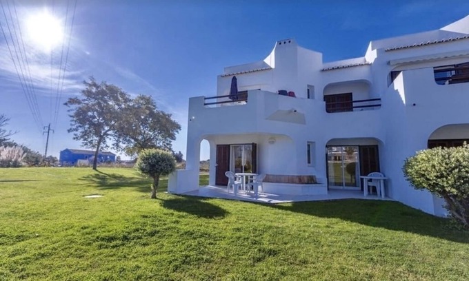 Alpouvar Apartment | 3 BEDROOMs Ground floor POOLSIDE Free WIFI/Hundreds TV channels CLUBE ALBUFEIRA