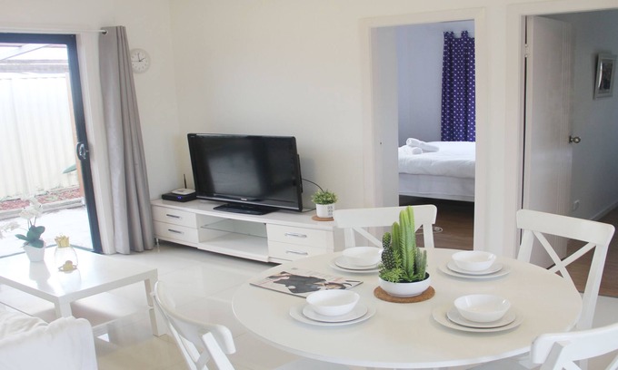 Blakehurst House | 3 bedrooms holiday home near Sydney airport