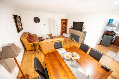 Corio House | 3 Bedrooms Holiday Homes In Australia