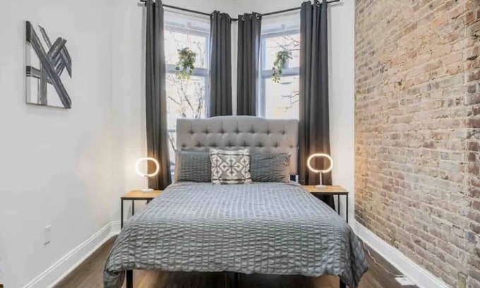 Downtown Baltimore Apartment | 3 beds,Yard,Free Parking&Wine.Close to Everything!