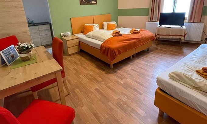 Mondsee Apartment | 3-bettzimmer Classic mit Küche - Pension Göschlberger