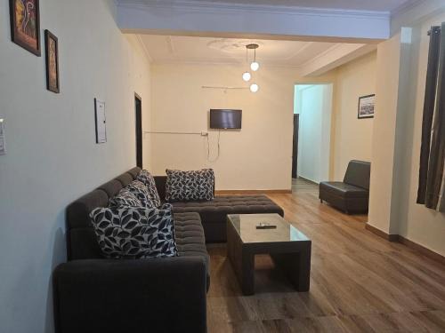 Alambagh Apartment | 3 BHK in Krishna Nagar Lucknow LKO 201L