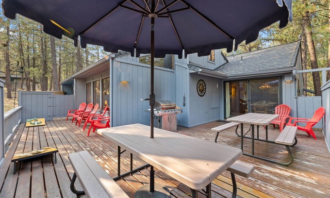 Sunriver House | 3 Br~Sleeps 8~Hot Tub~Foosball~Wood Stove~Bikes