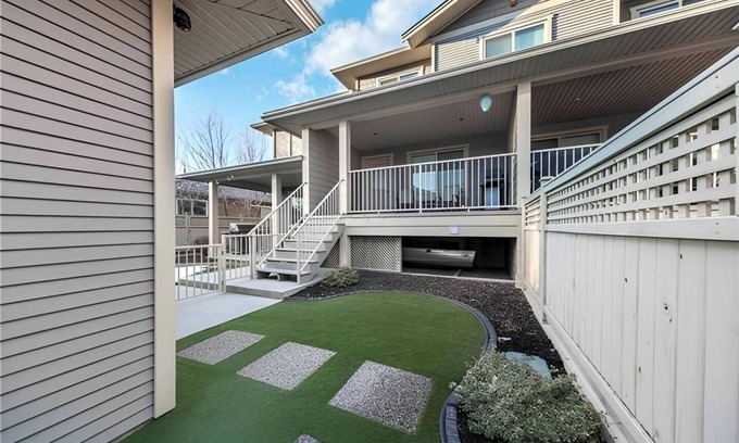 North End House | 3 Br Townhouse Downtown Kelowna
