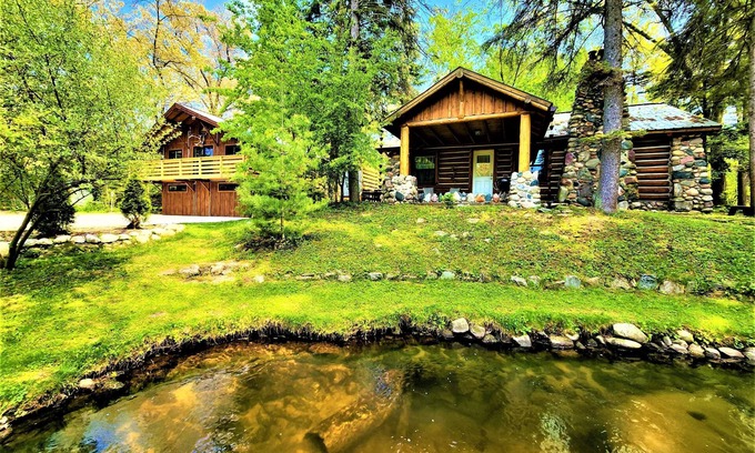 Traverse City Cabin | 3 Cottage Exclusive Retreat|Hot Tubs|Walk to Beach