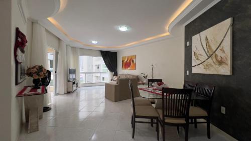 Andorinha Apartment | 3 dorms com vista a 250 mts do mar no centro da Meia Praia Itapema