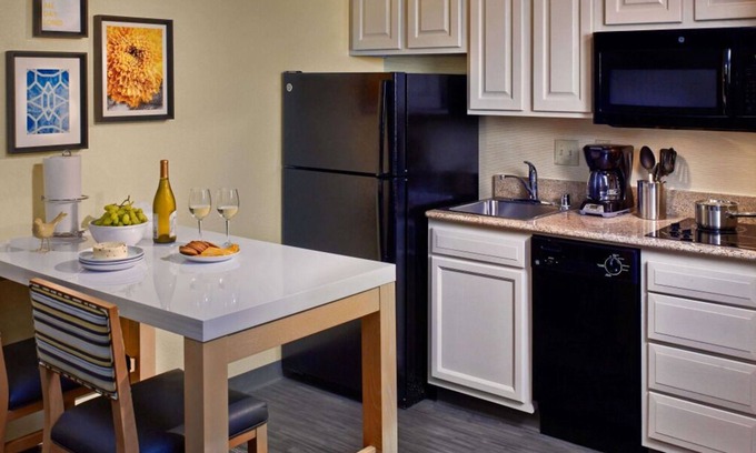 Sharonville House | 3 Family-friendly Suites W/Kitchen! Minutes to Twin Creek Preserve, FREE Parking