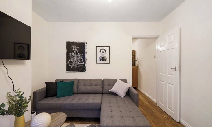 Watford House | 3 Floors 3 bedroom home Watford