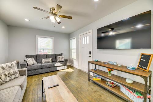 Del Mar House | 3 Mi to Beach Family Home in Corpus Christi!