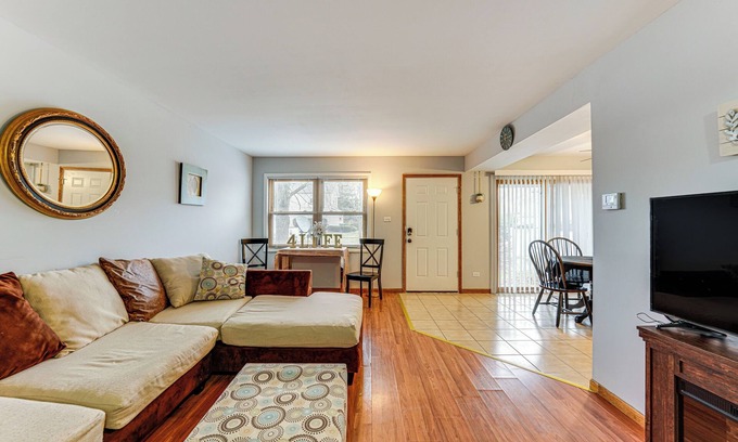 Country Club Hills Condo | 3 Mi to Credit Union 1 Amphitheatre: Suburban Stay