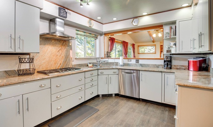 Grand Junction House | 3 Mi to Dtwn Grand Junction: Home w/Deck!