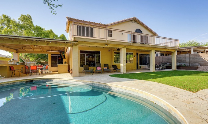 East Mesa House | 3 Mi to Granite Reef: Spacious Retreat w/Pool