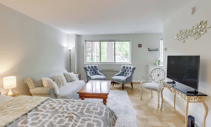 Cleveland Park Apartment | 3 Mi to Nat'l Mall: Convenient DC Home Base!