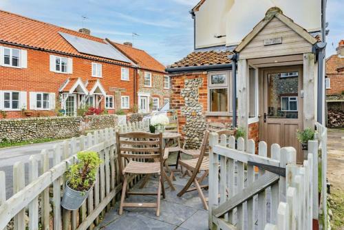 Holt House | 3 Mill Street - Norfolk Cottage Agency