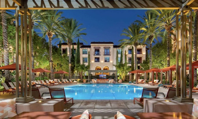 Orange Condo | 3 MIN TO DISNEYLAND/ LUXURY APT/ANGEL STADIUM/2BED