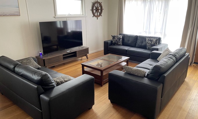 Capel Sound House | 3 minute walk to Capel Sound Foreshore.nSleeps 10 guests, 4 bedroom 2 bathroom.