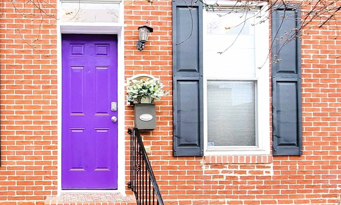 Downtown Baltimore House | 3 minutes to Orioles & Ravens stadiums and 10 minutes from the Baltimore Harbor.