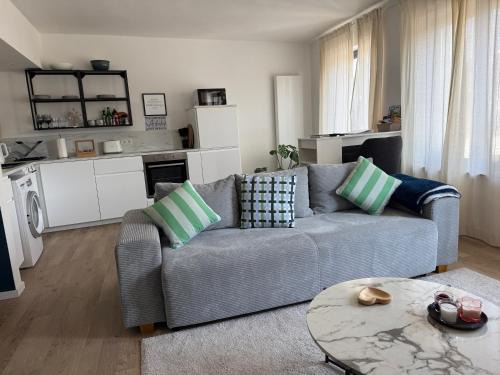 Innenstadt Apartment | 3 OG Direkt an der LAGA 2026 - Gemütliche Stadtwohnung am Neusser Markt!