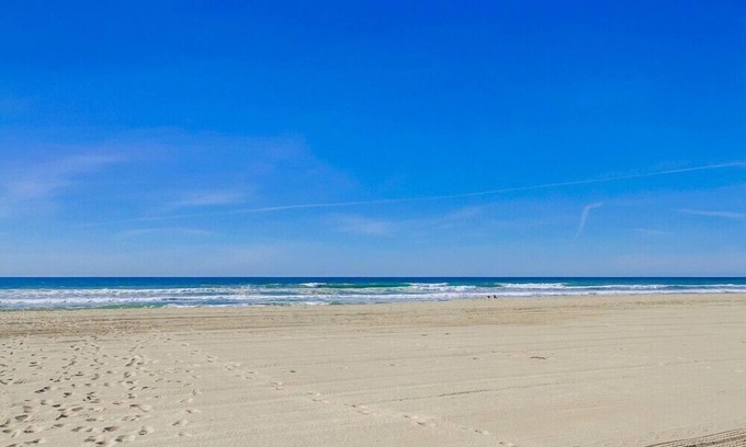 South Mission Beach Villa | 3 Outdoor Patios * Ocean Views * AC * 3 Parking