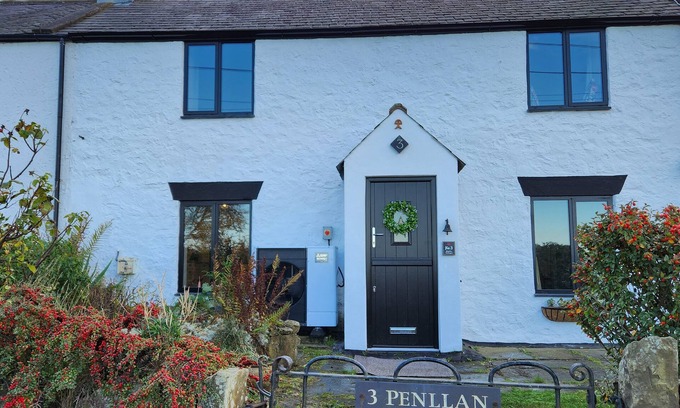 Axton Cottage | 3 PENLLAN COTTAGES, pet friendly, with open fire in Llanasa