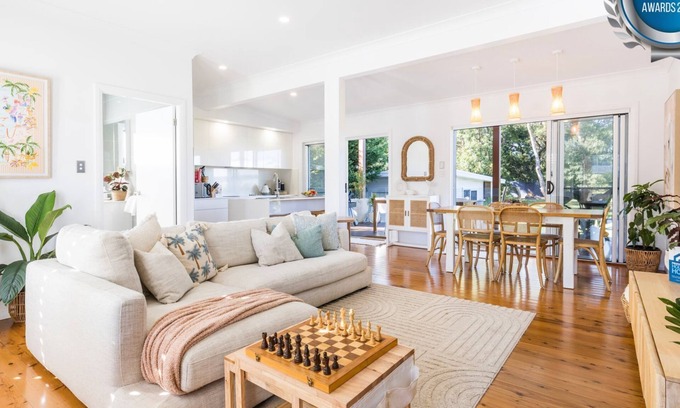 Callala Beach House | 3 Pillars - Pet Friendly - 4 Mins Walk to Beach
