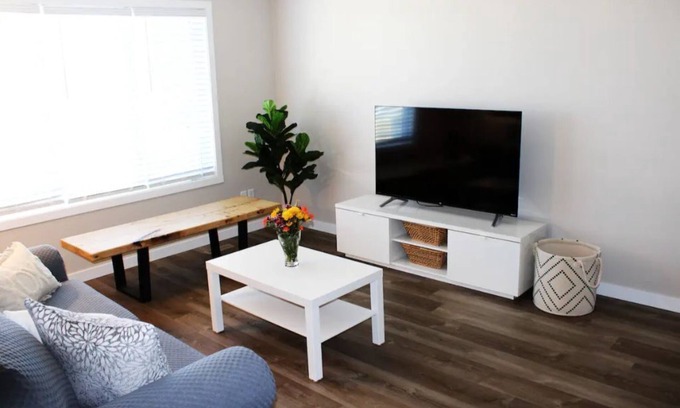 Lethbridge House | 3 Queen Bedroom Townhome, Fireplace, Wifi, Walking Trails and Greenspace nearby