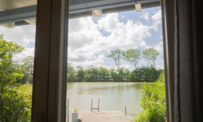 Neuharlingersiel Apartment | 3 room apartment with great lake view, fireplace, terrace and jetty