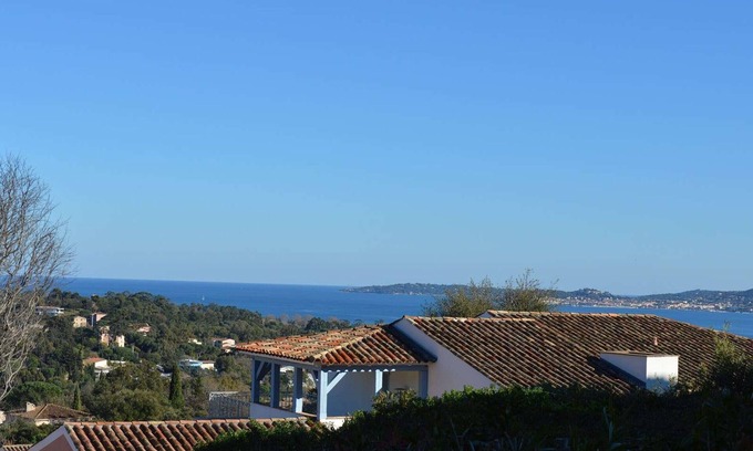 Les Restanques Apartment | 3-room apartment with terrace, air conditioning, and parking in Grimaud