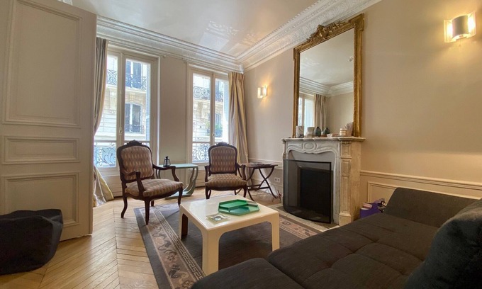 Saint-Vincent-de-Paul Apartment | 3-room Condorcet district Maubeuge Montmartre Grands Boulevards